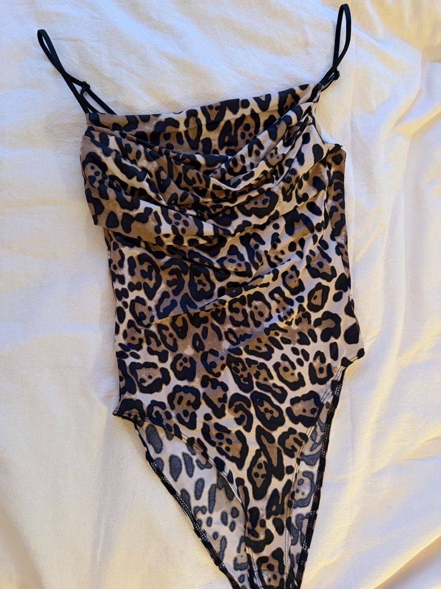 Zara Top: Zara Body Leopardenmuster – Usato da Meilen venduto da laraherre