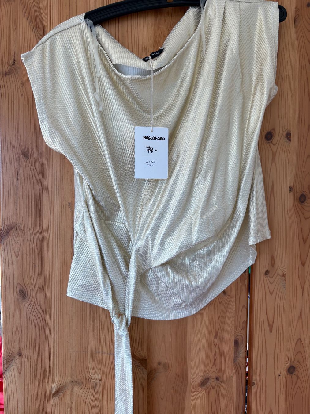 T-shirt: Maglietta nuova oro – Nuovo e nell'imballaggio originale da Davesco soragno venduto da Gaby230