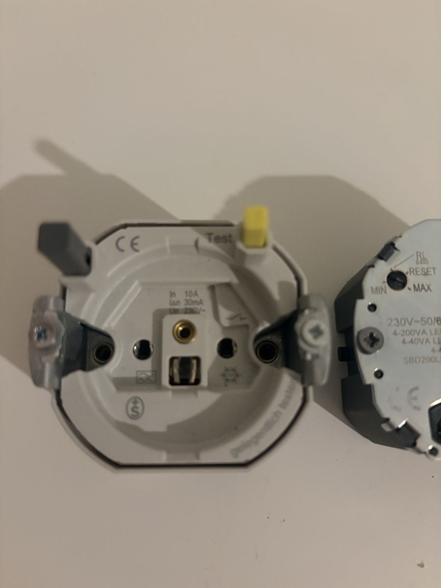 Feller Stecker: Tiefeneinstelleruni-Dimmer/ SidoSteckdose – Gebraucht aus Niederuzwil von zyg_fnf5 1