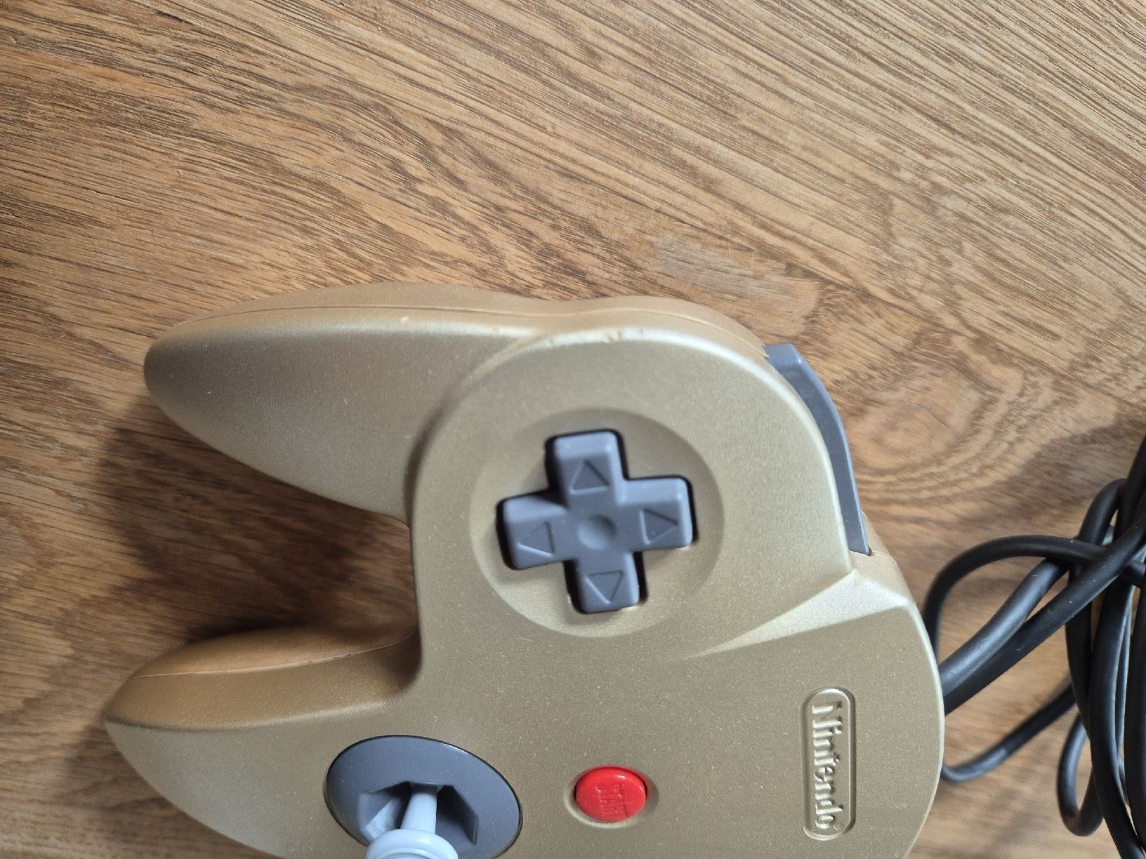 Nintendo Controller: N64 Controller Gold mit Steel n64 Bowl – Usato da Gümligen venduto da kurt2591989 1