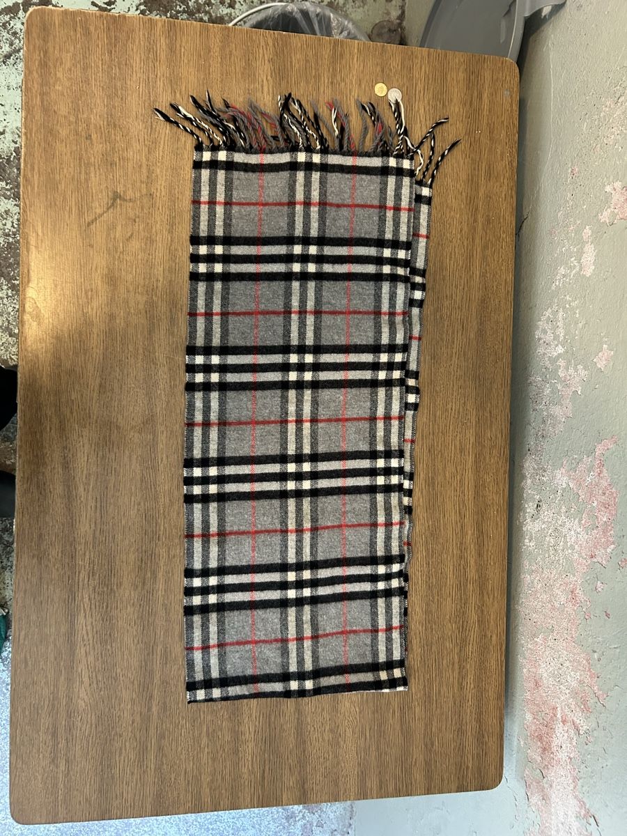 Burberry Foulard & Sciarpe: Burberry Schal kariert grau – Usato da Bern venduto da nih_yc57