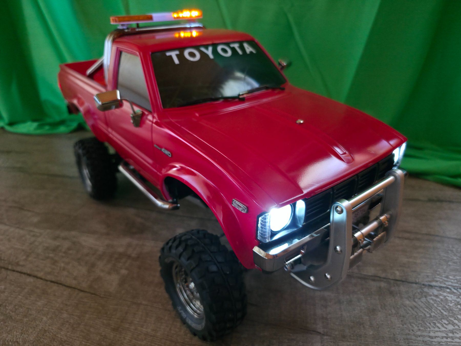 Tamiya Modellismo RC: Scale Crawler Toyota Hilux RC Modell – Usato da Oberiberg venduto da Obi1073