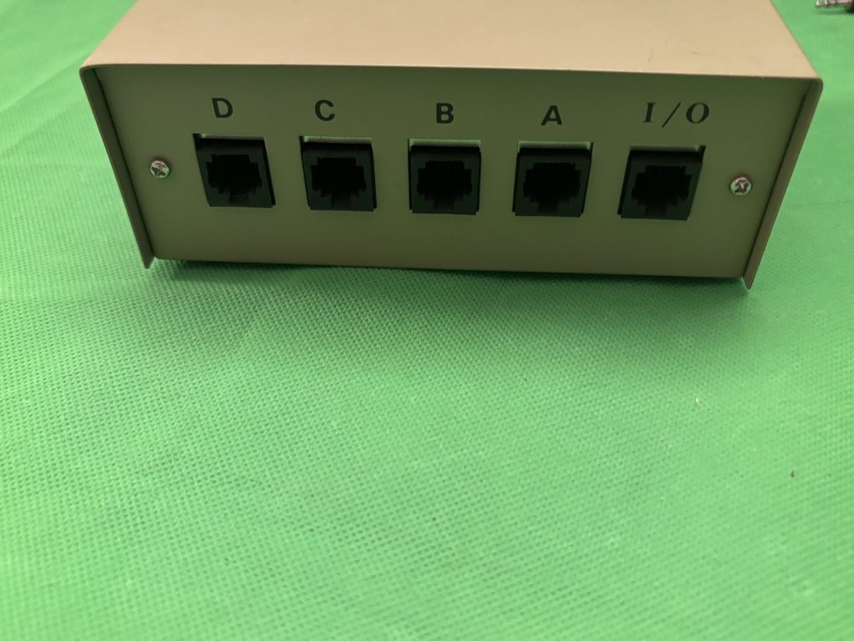 Interruttori: Manueller Datenumschalter 4-Port Data Transfer Switch RJ45 – Nuovo (secondo la descrizione) da Kilchberg ZH venduto da bionicdog 1