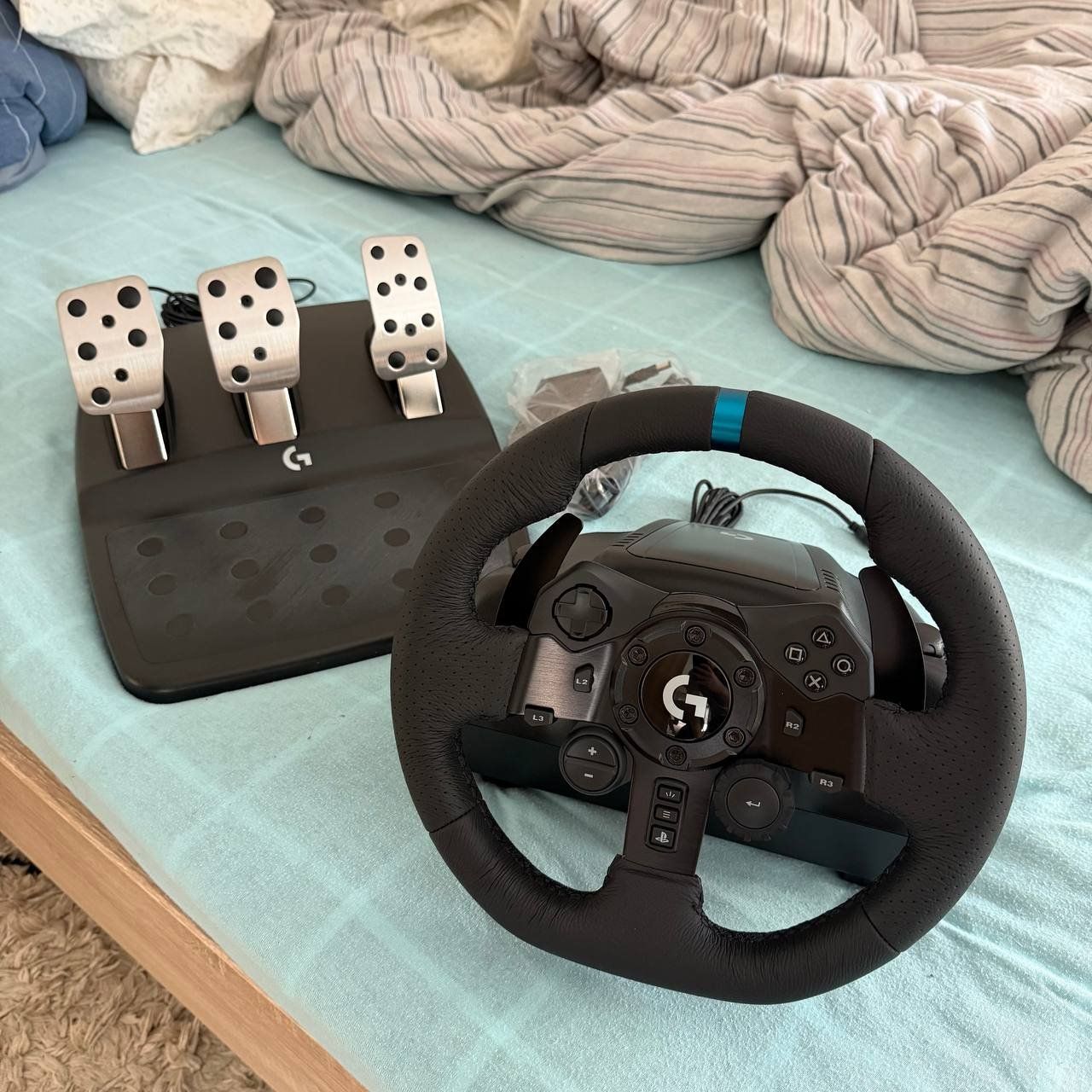 Logitech Controller: Logitech G923 Lenkrad und Pedale neuwertig – Nuovo (secondo la descrizione) da Oetwil am See venduto da nkul