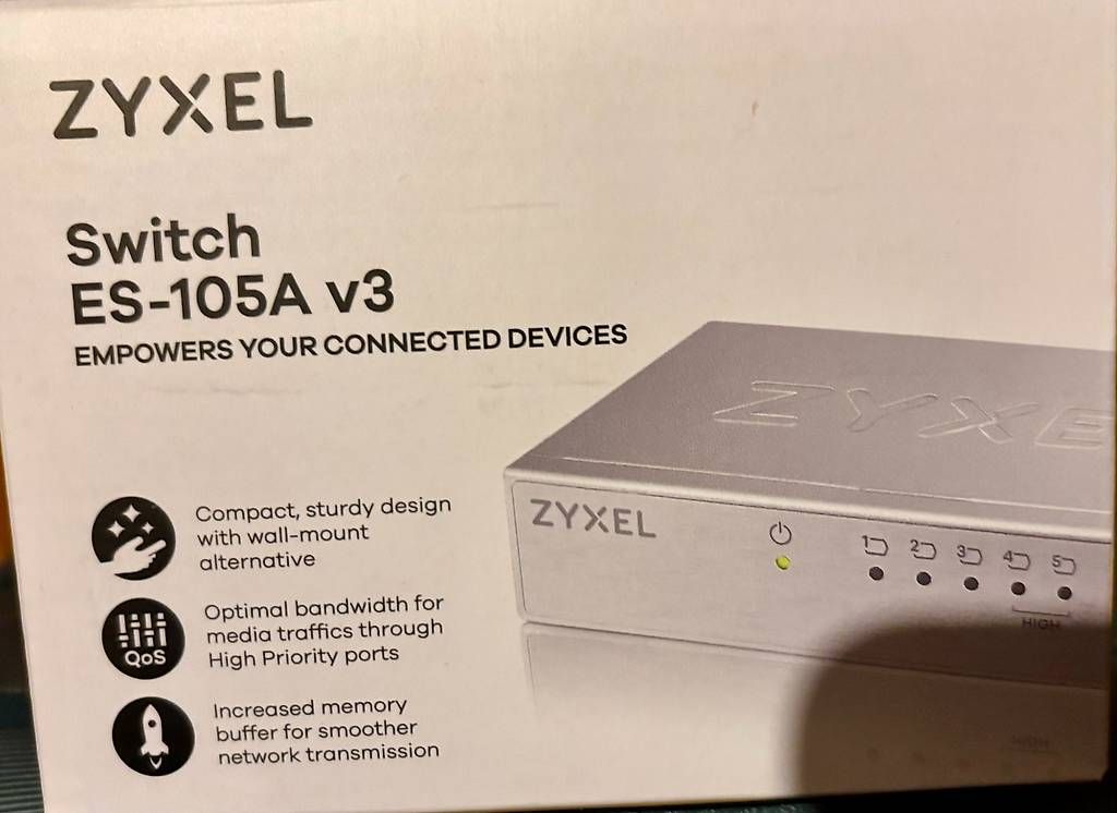 Hubs & Switches: Zyxel Switch ES-105a - 2 Stück – Gebraucht aus Spreitenbach von Outsider