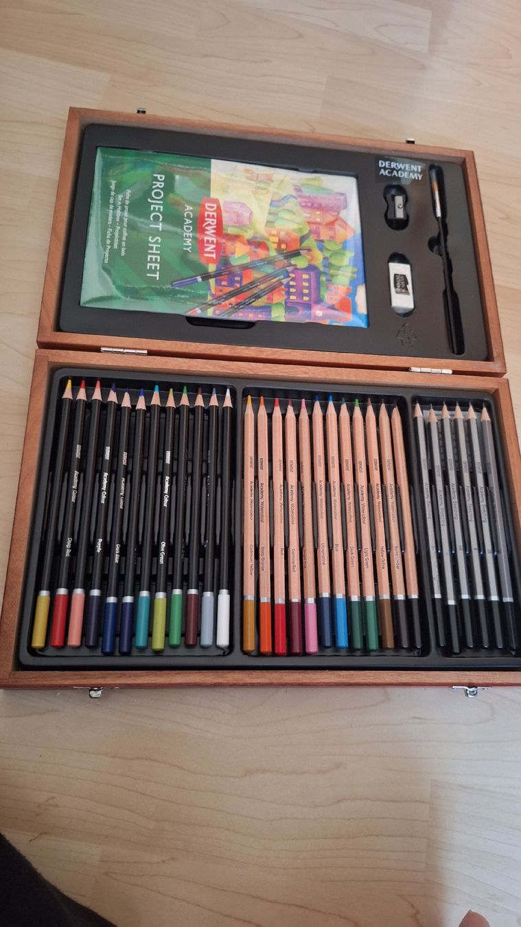Colori: Academy Set in Holzbox/ Malstifte – Nuovo (secondo la descrizione) da Wanzwil venduto da chlinih93 1