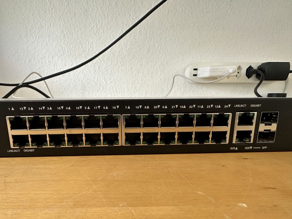 Cisco Hubs & Switches: Cisco SG250-26 26 Port Smart Switch – Gebraucht aus Luzern von FrankGroebel 2