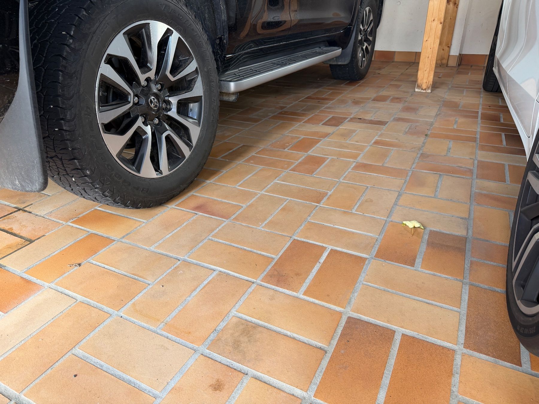 Revêtements de sol: Neue, robuste Bodenplatten 11.5 x 24 cm – D'occasion à Aedermannsdorf par pat_n9hv