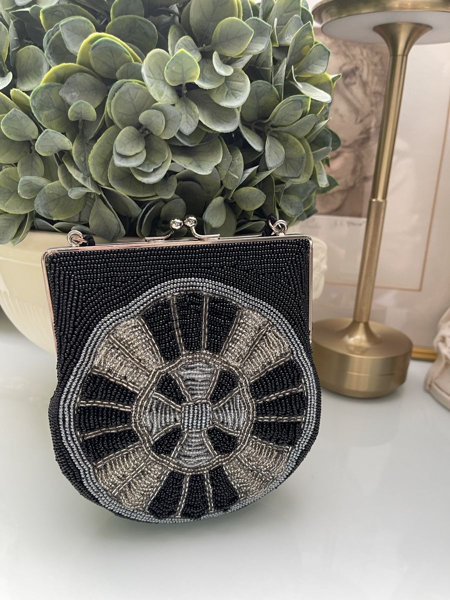 Borse da donna: Art-Deco Perlen-Abendtasche | Schwarz & Silber | Handbestick – Usato da Winkel venduto da Glamour-Style