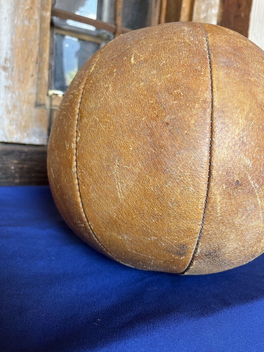 Palloni: Leder-Medizinball Antik – Usato da Brienz BE venduto da hey_z9vg 1