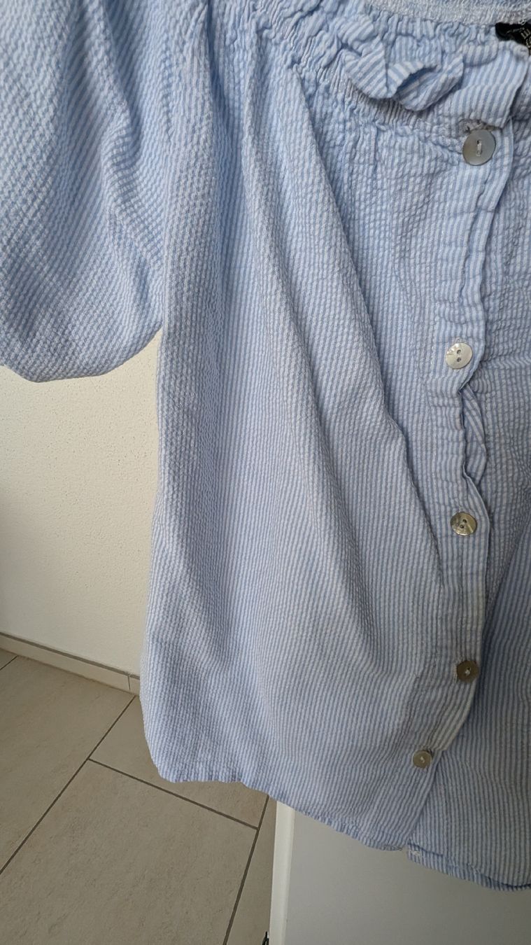 Blusen: Sommerlich luftige Carmenbluse gestreift Grösse S – Gebraucht aus Ganterschwil von Nike18 1