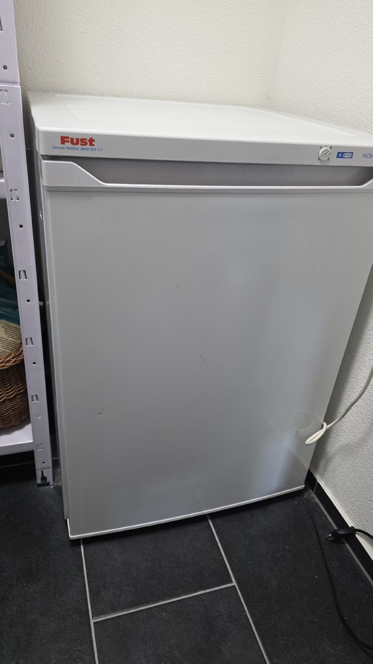 Gefrierschrank: Gefrierschrank Novamatic TF 98 – Gebraucht aus Luzern von Alpix