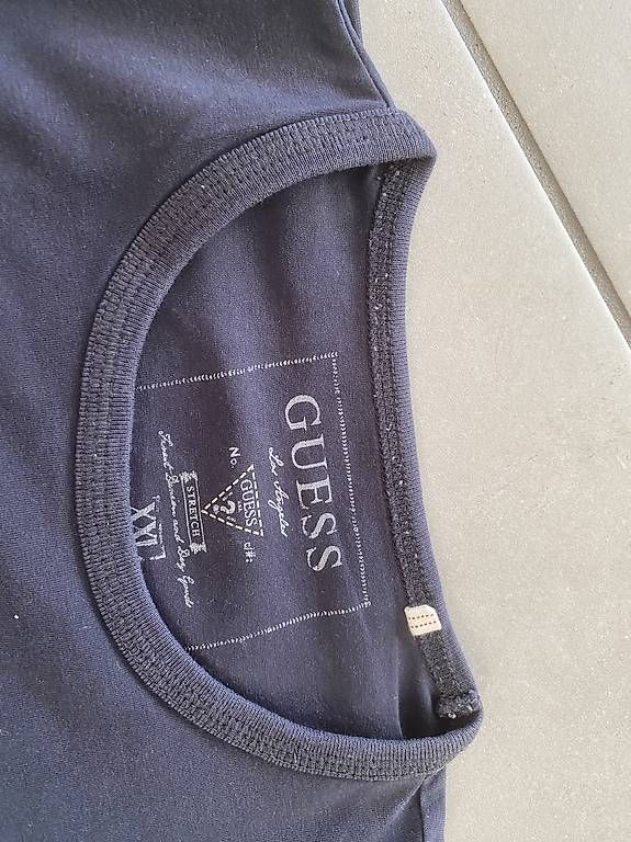 T-shirt: Maglia GUESS – Usato da Gordola venduto da Funghy 1