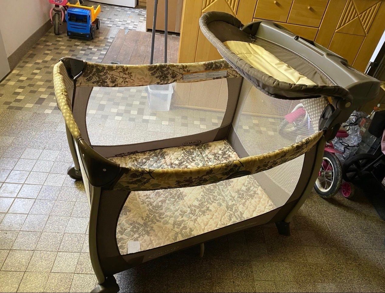 Letti: Graco Reisebett mit Wickelaufsatz – Usato da Oeschgen venduto da Mich_elle 2