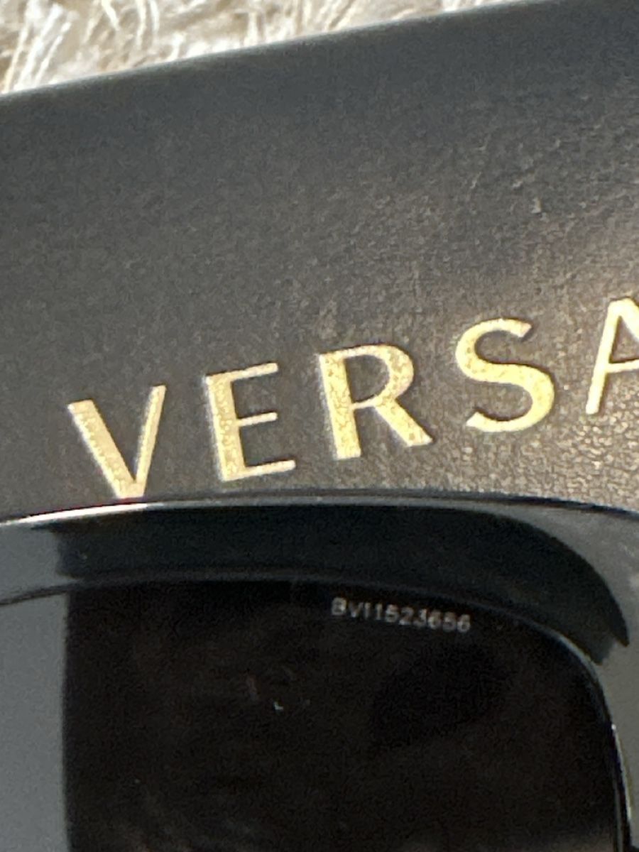 Versace Brillen & Gläser: Original Versace Sonnenbrille – Gebraucht aus Uitikon Waldegg von Amour_Zurich 3
