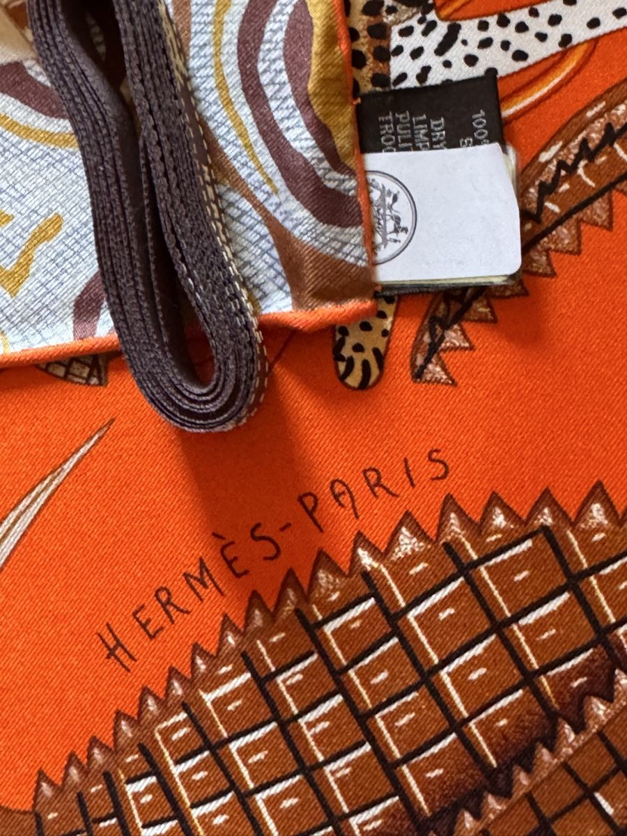 Hermès Foulard & Sciarpe: Hermès carré 90 Marche du Zambeze  – Nuovo e nell'imballaggio originale da Genève venduto da HappyLifestyle 4