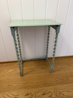Vintage Beistelltisch mit gedrechselten Beinen mint