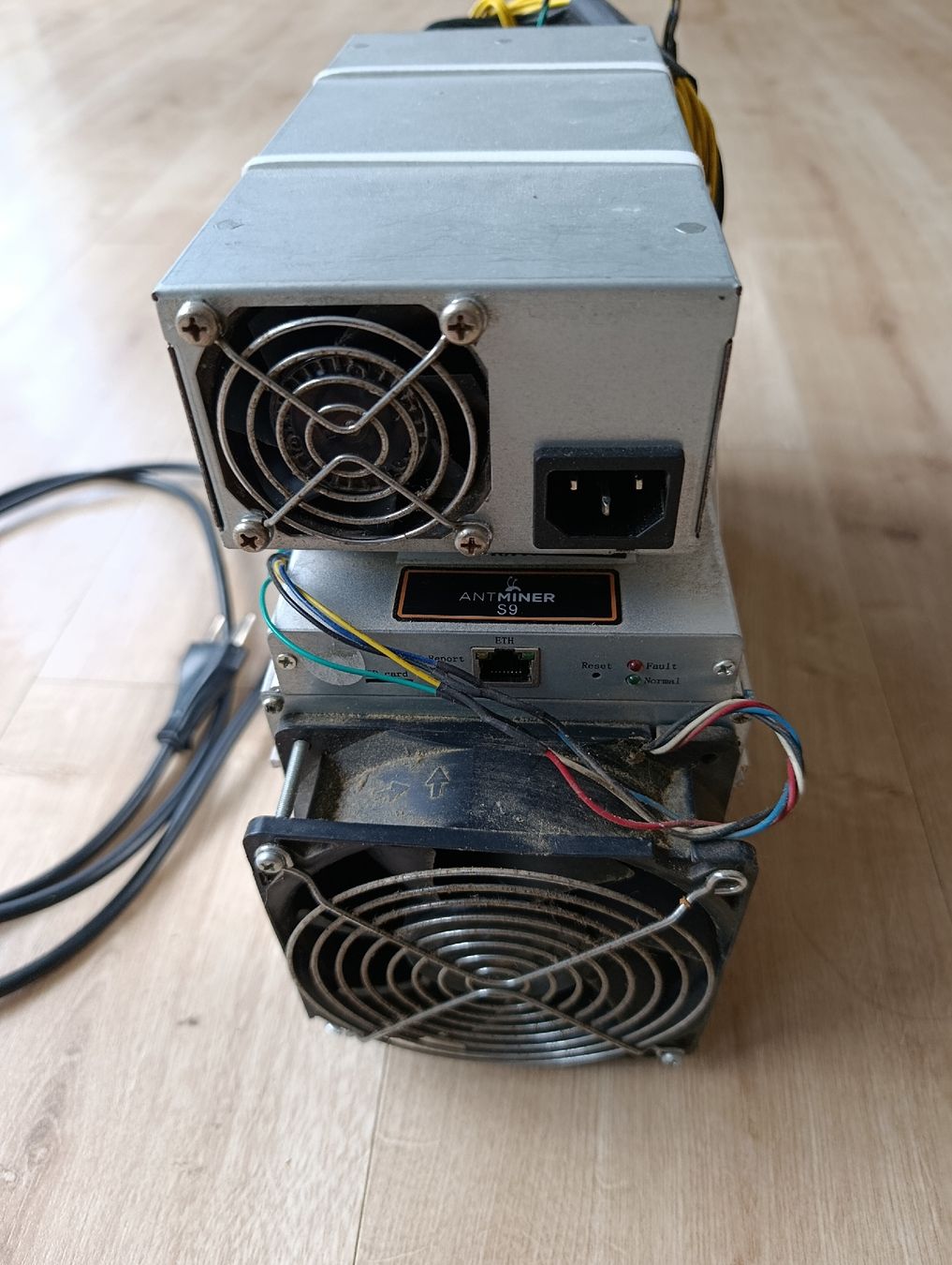 Antminer S9 Bitcoin Miner - sofort verfügbar! (Gebraucht) in Rüti ZH für  CHF 105 – mit Lieferung auf Ricardo kaufen