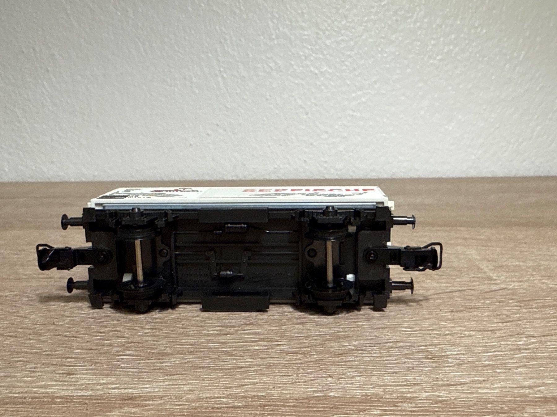 Fleischmann Modellini di ferrovie: Fleischmann Güterwagen DB Seefische H0 (35) – Usato da St-Aubin-Sauges venduto da Lo_Go 4