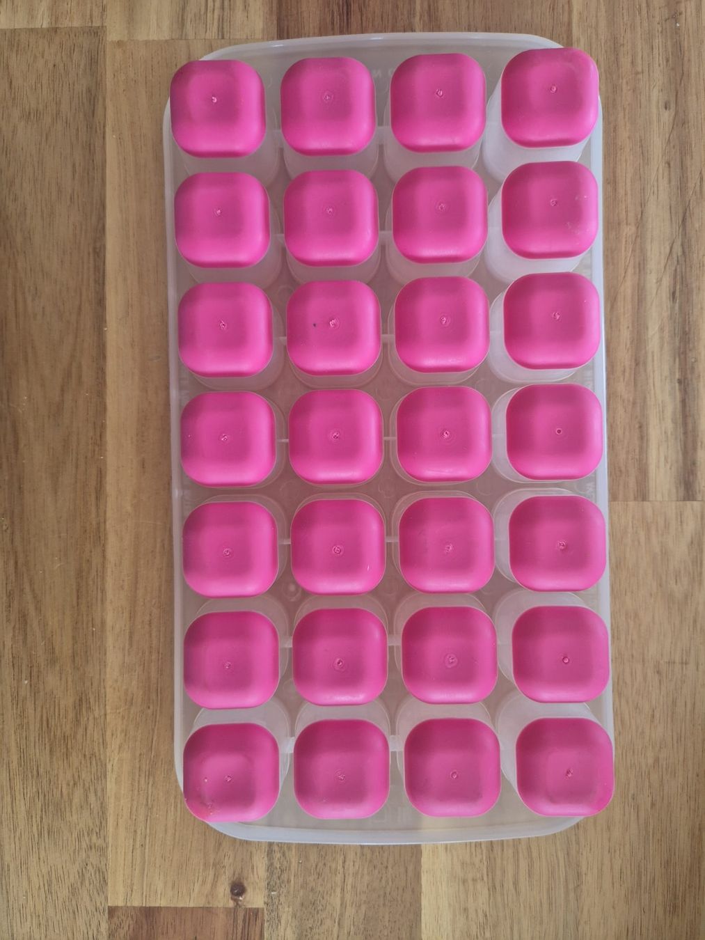 Tupperware Recipients et similaires: Bac à glaçons, compartiments avec couvercle 2x Rose et Bleu – Neuf (Voir description) à siviriez par Nessa1808