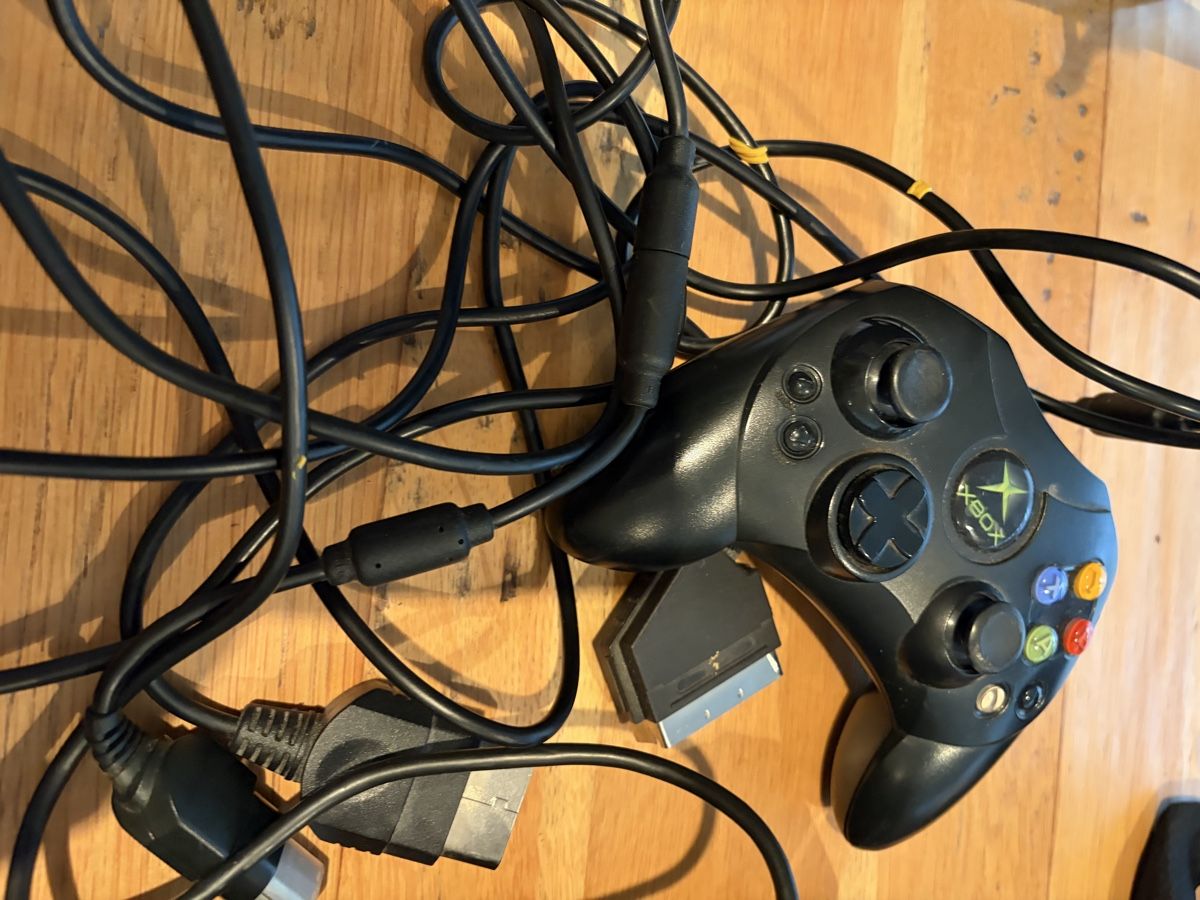 Microsoft Console: Console Xbox modifiée avec jeux incorporé – Usato da Echallens venduto da leo_dk2d 3