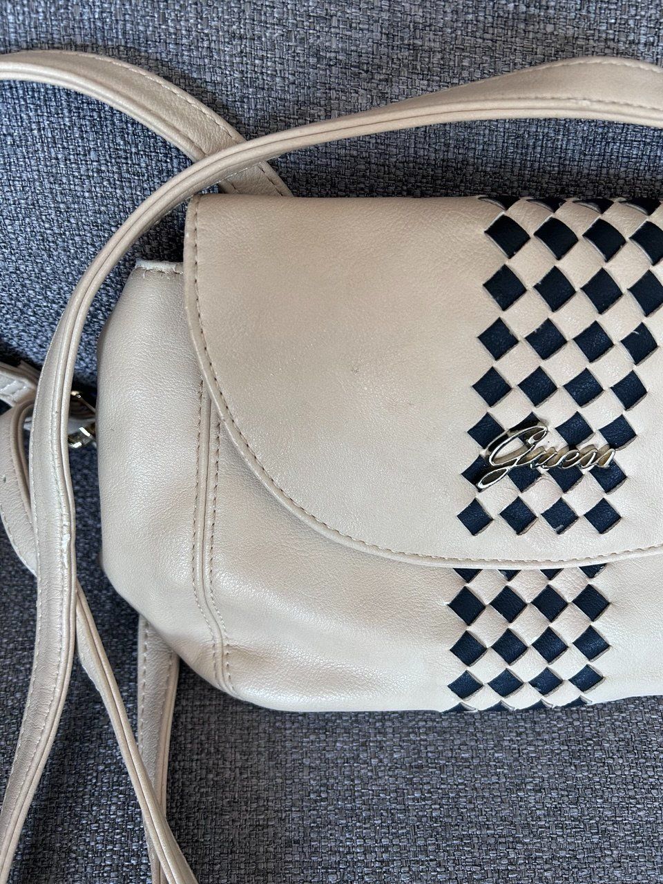 Guess Borse da donna: Borsa a tracolla Guess – Usato da Giubiasco venduto da LorisVale 4