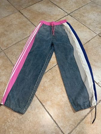 Coole Jeans mit pinkem Detail, Grösse M, neuwertig!