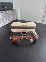 Lunettes de soleil femme VOGUE marron avec étui bon état