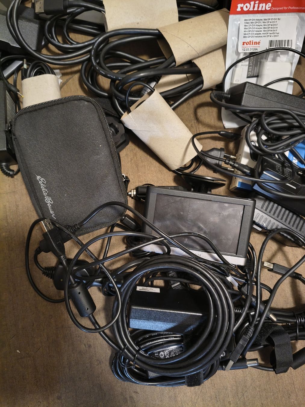 Câbles: Various electronic accessories and cables mixed lot – D'occasion à Zürich par TrainLine 2