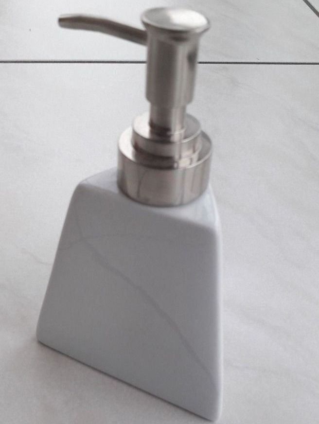 Seifenschalen: Porzellan Seifenspender – Neu und originalverpackt aus Winistorf von acreativ 1