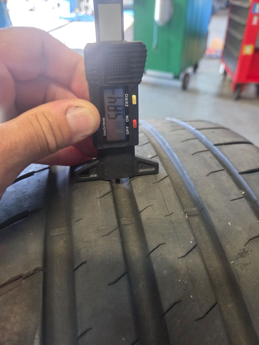 Bridgestone Pneus & Roues: 255 / 35 R 19  96Y Bridgestone – D'occasion à Fischbach-Göslikon par Emanuel.Bardhi 1