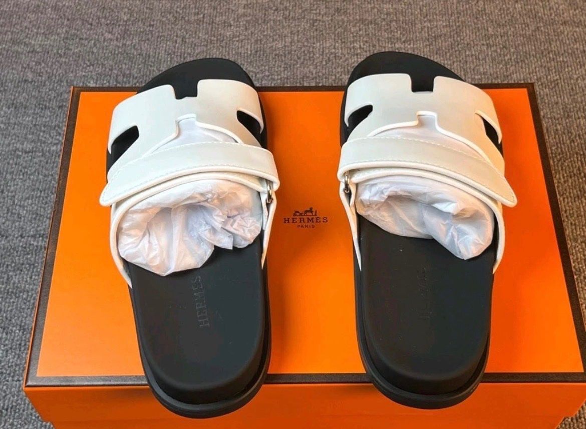 Hermès Damenschuhe: Sandale Chypre Hermes White/Black – Neu und originalverpackt aus Courrendlin von Lw_Resell 3