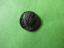 uralte Bronzemünze 14 mm     1.16 g