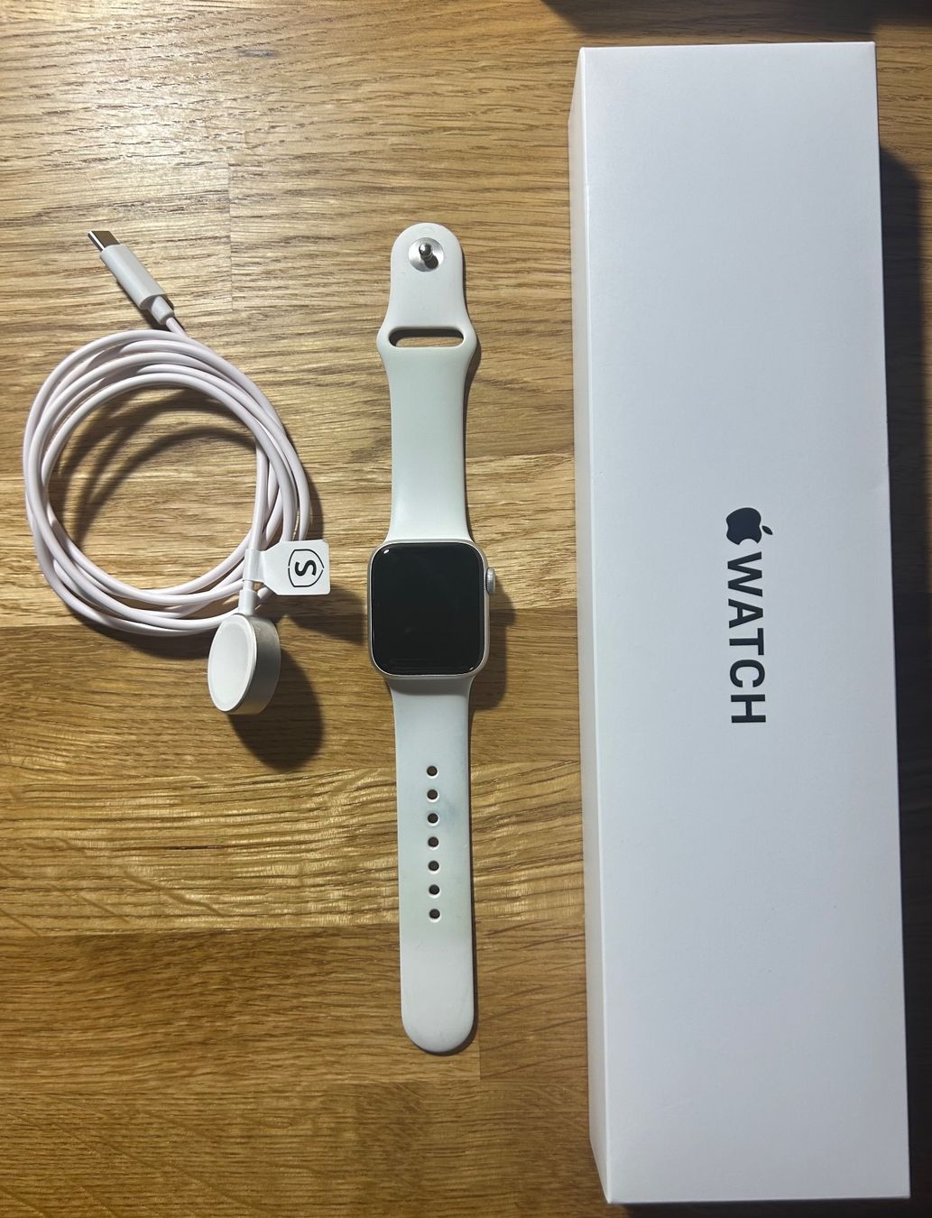 Apple Smartwatch: Apple Watch SE 1. Generation Silver, 40 mm – D'occasion à Alterswil FR par kat_cfw8