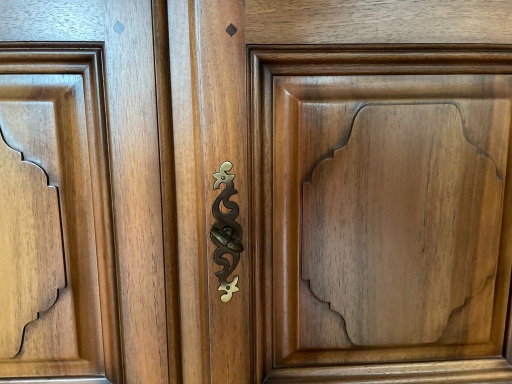 Credenze: Eingebautes Kirschholz-Sideboard 260 cm – Usato da Gelterkinden venduto da RemoViscardi 1