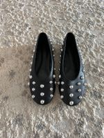 Schwarze nietenbesetzte Ballerinas, Grösse 40, Top Zustand