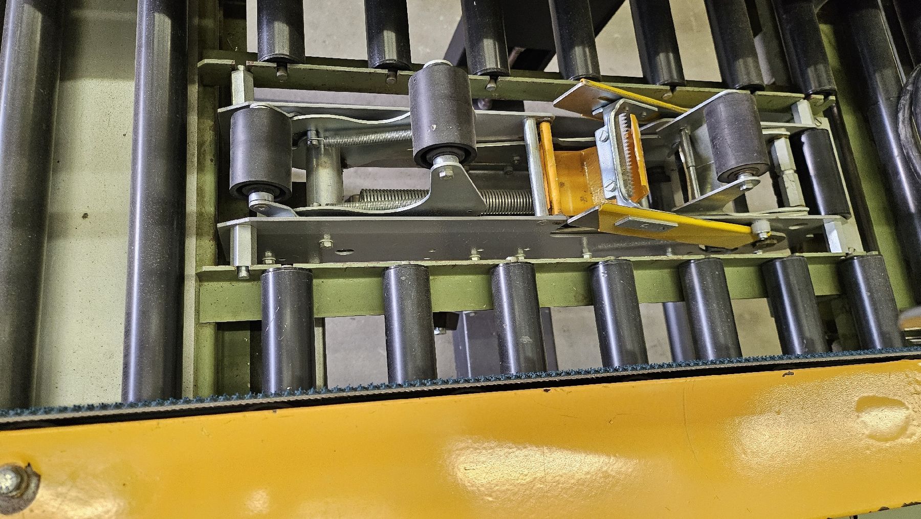 Strapex Machines à relier: Strapex Kartonverschliesser Paketklebemaschine – D'occasion à Breitenbach par Cycron_GmbH 1