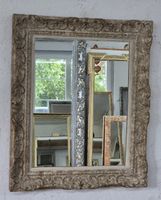Vintage-Wandspiegel mit kunstvoll geschnitztem Holzrahmen