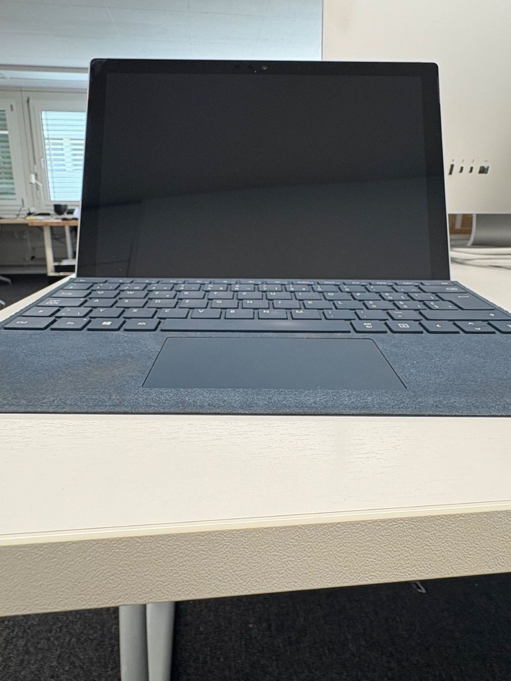 Microsoft Tablet PC: Surface Pro (12,3 Zoll, 5. Generation, 2017) – Gebraucht aus Luzern von inf_tc6f