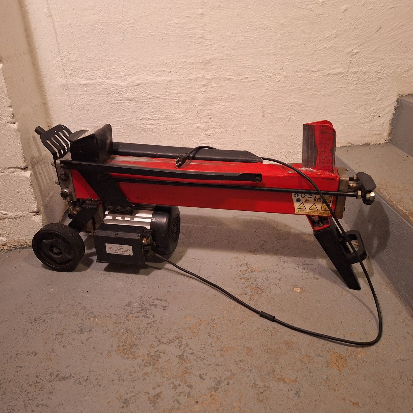 Tutte le macchine: Holzspalter  – Usato da Winterthur venduto da v-t88