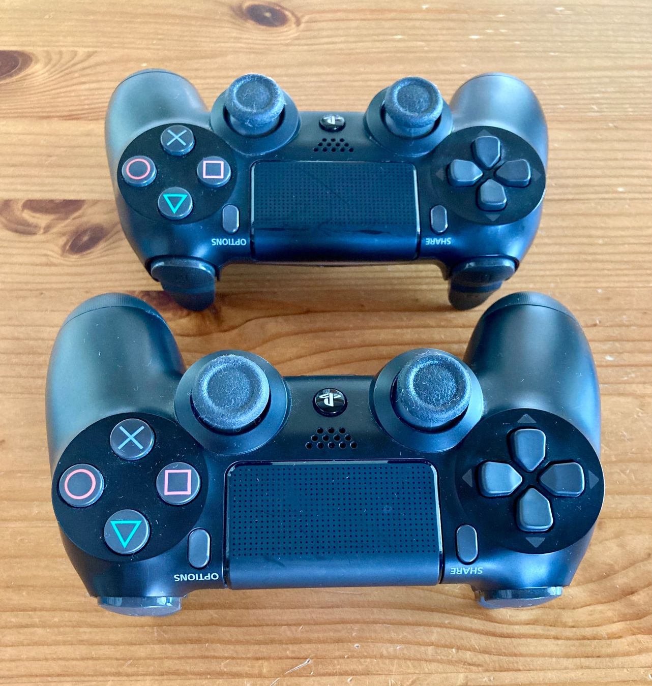 Sony Controller: 2x Dual Shock Controller - PS4 – Difettoso da Zürich venduto da Djmotionch 3