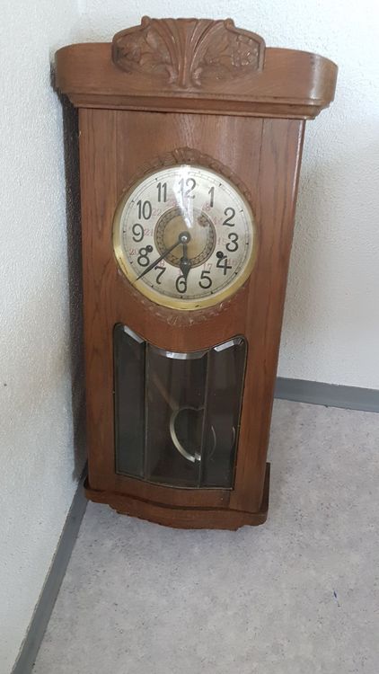 wand uhr alt