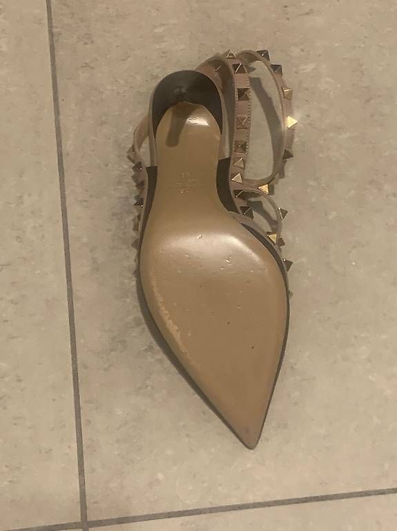 Scarpe da donna: Valentino Rockstud Pumps – Usato da Locarno venduto da Businesstrading 1