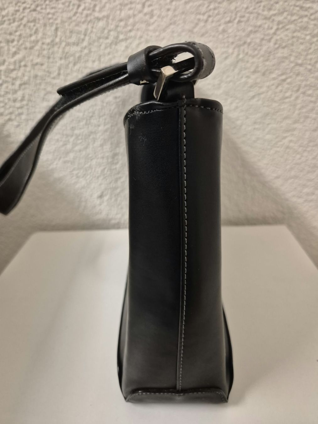 Taschen für Damen: Bever's Handtasche  Leder / schwarz – Gebraucht aus Volketswil von elo_qn79 2
