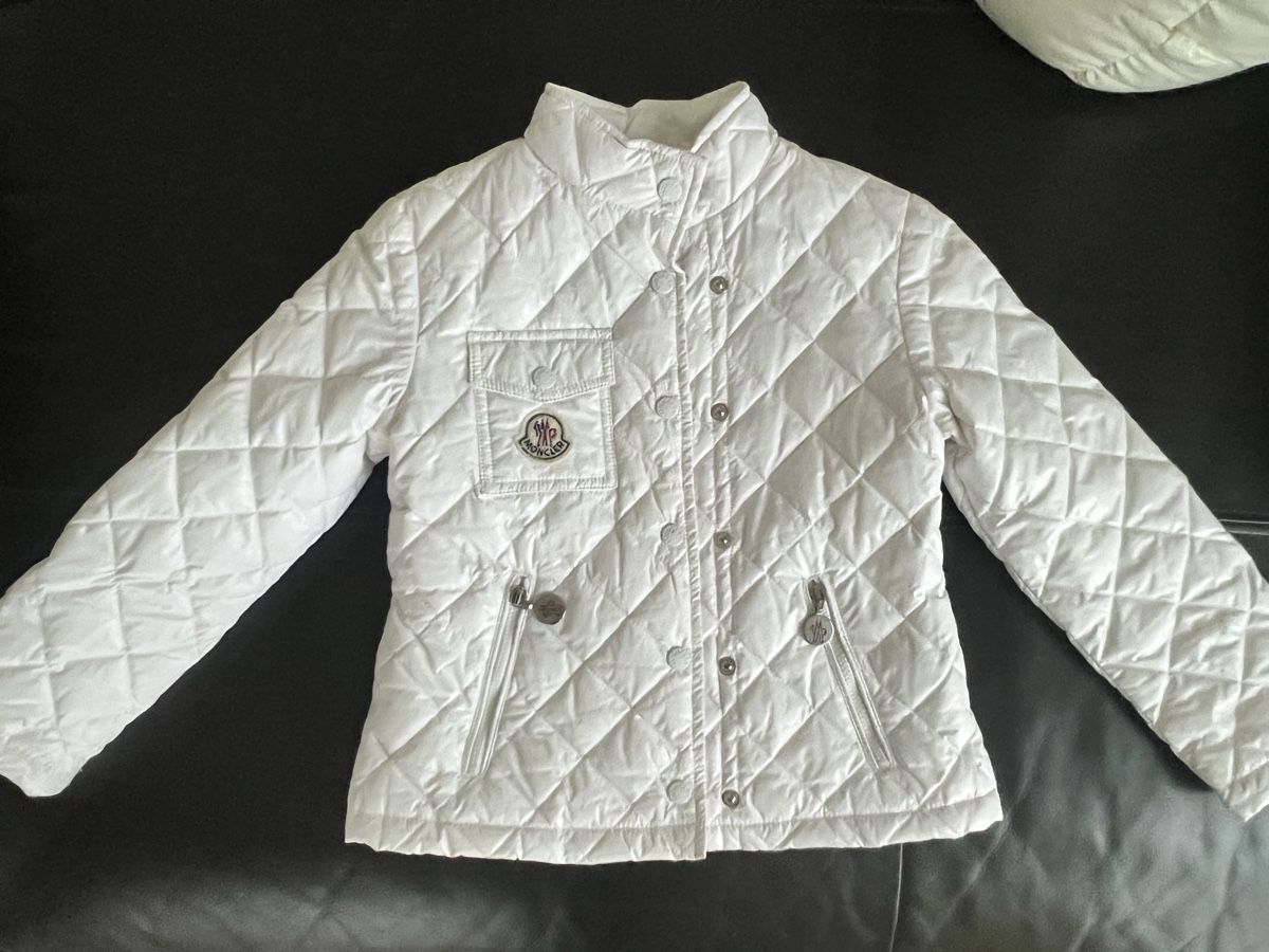 Moncler Giacche & Cappotti: Moncler Jacke Mädchen 5 Jahre – Usato da Zumikon venduto da DamenFashionShop 1
