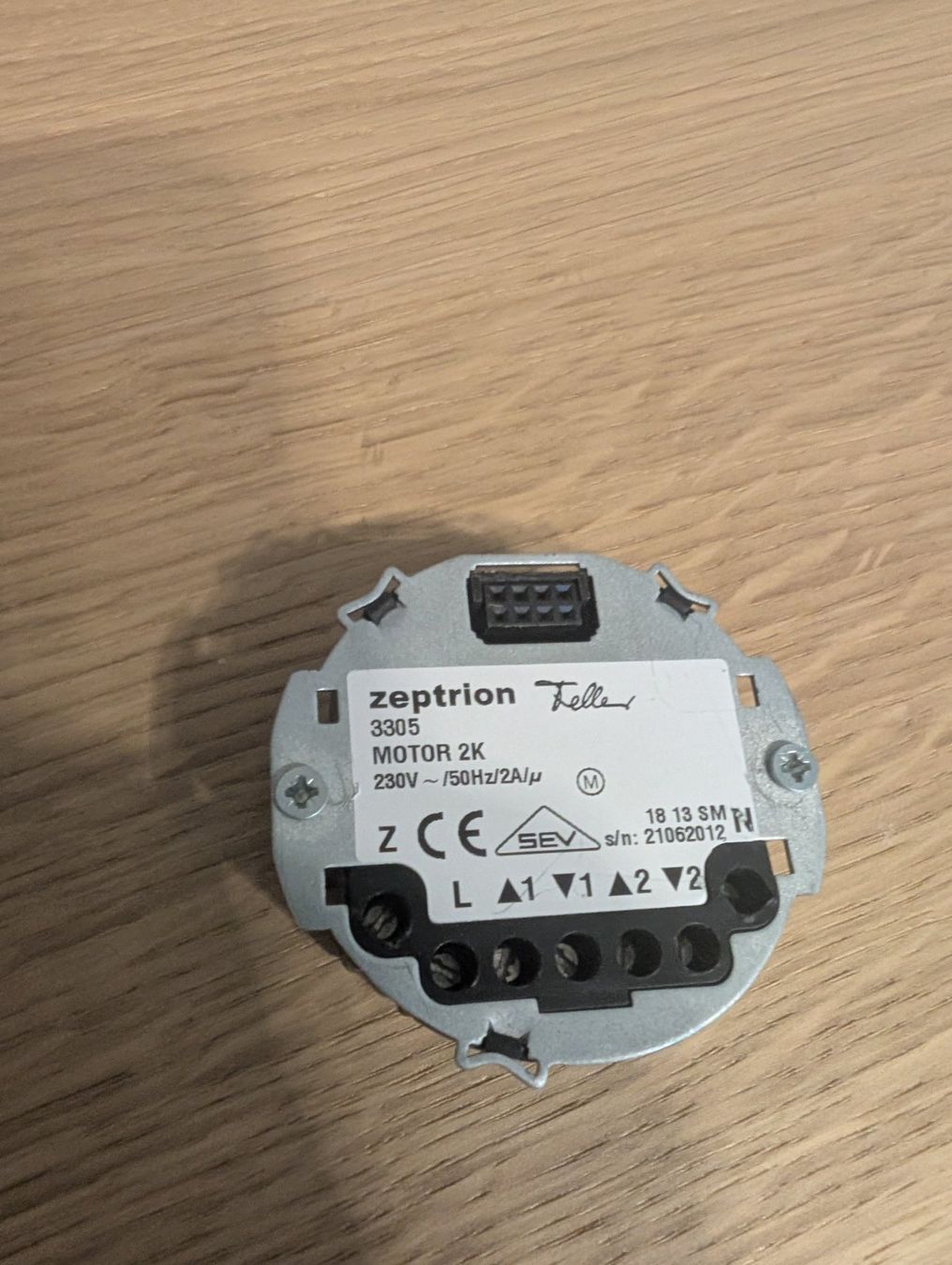 Zeptrion Interruttori: Zeptrion Taster 3305 MOTOR 2K mit Schalter occasion – Usato da Laupen ZH venduto da rem_j8s5 2