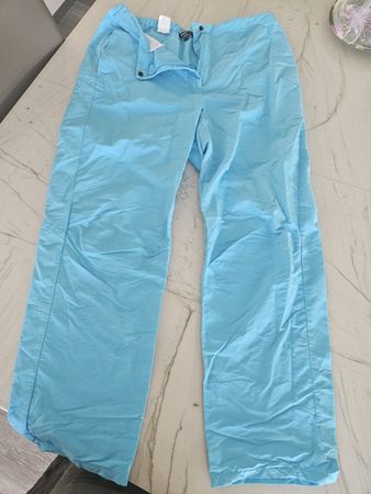 Leichte Sommerhose in hellblau Gr. 42, Top Zustand!
