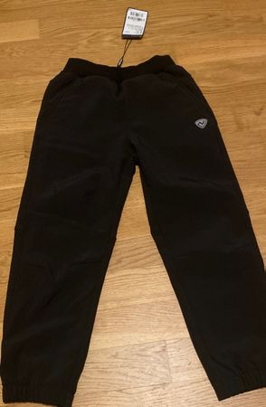 Neu! Softshell Hose Gr.122-128