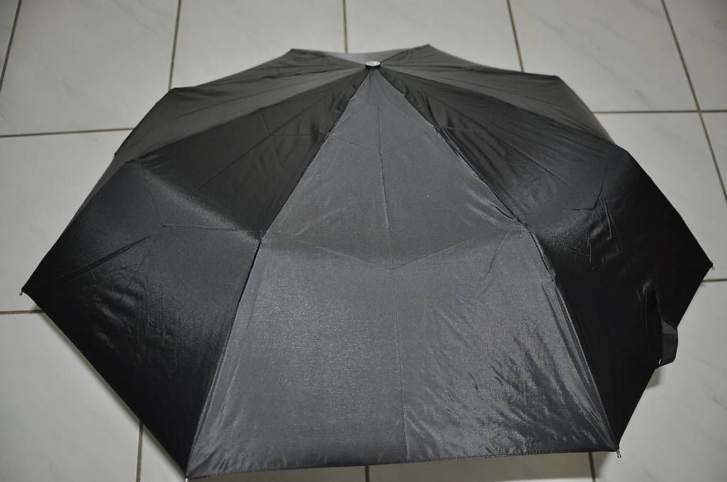 Regenschirme: kompakter Regenschirm zusammenklappbar – Gebraucht aus Oberrüti von ELALL