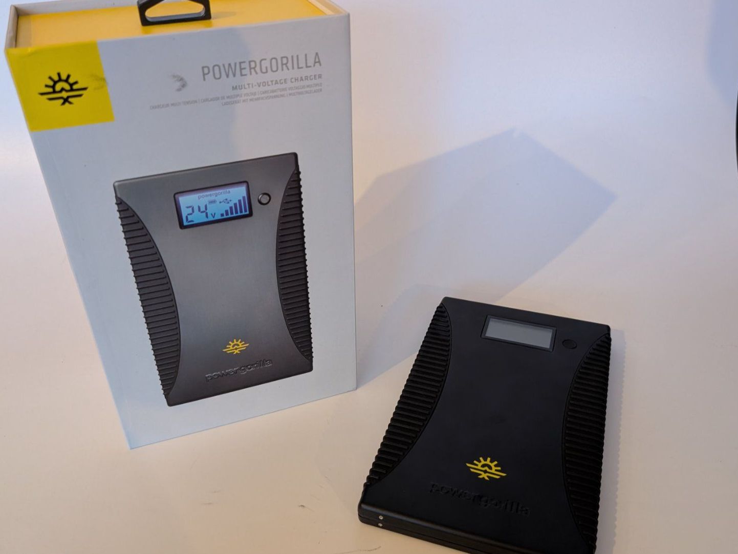 Ladegeräte: Powergorilla Multi-Voltage Ladegerät mit Solargorilla Set – Gebraucht aus Ostermundigen von TradeLab 1